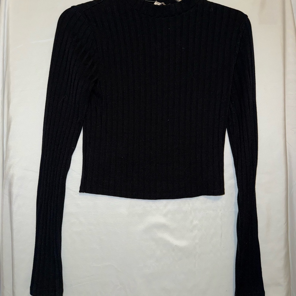 No Boundaries Black & White Ribbed Crop Blouse